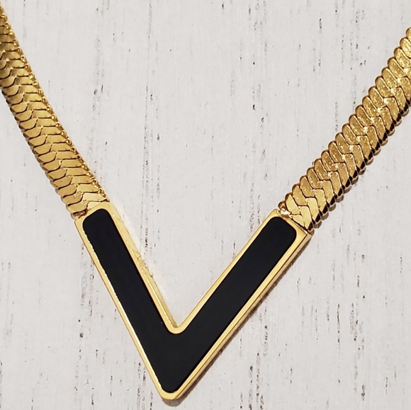 18K Yellow Gold Plated V Shaped Necklace With Black Inlaid Stone - Picture 1 of 5